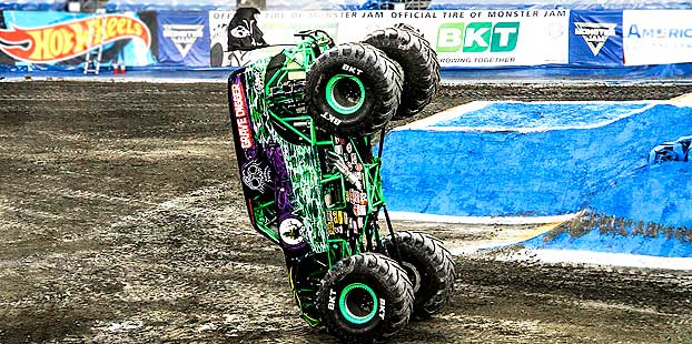 BKT consigue seis récord Guinness junto con los Monster Jam