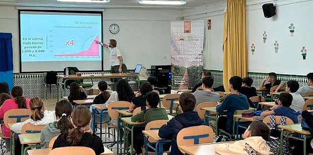 Es de Invernadero.es acerca frutas y hortalizas a estudiantes de toda España